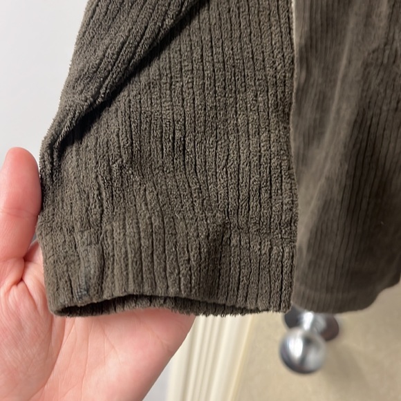 Vintage Green Sweater - Picture 4 of 4